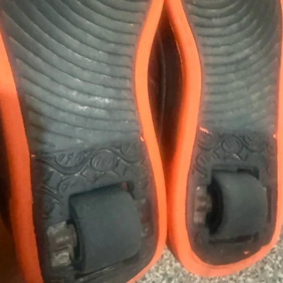Heelys Black and Orange Kids Sneakers Size 4 - Picture 5 of 7